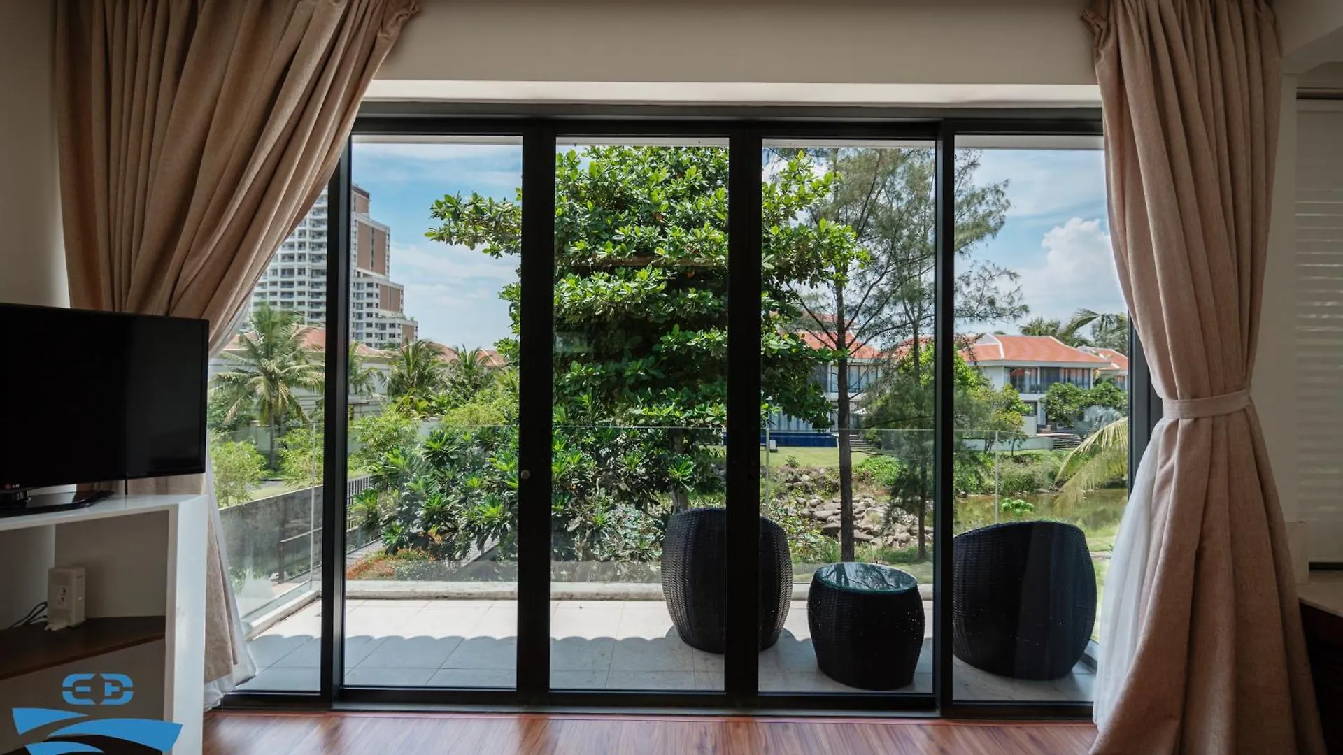 Private Pool 4 Bedroom Villas By Emblemsea Da Nang