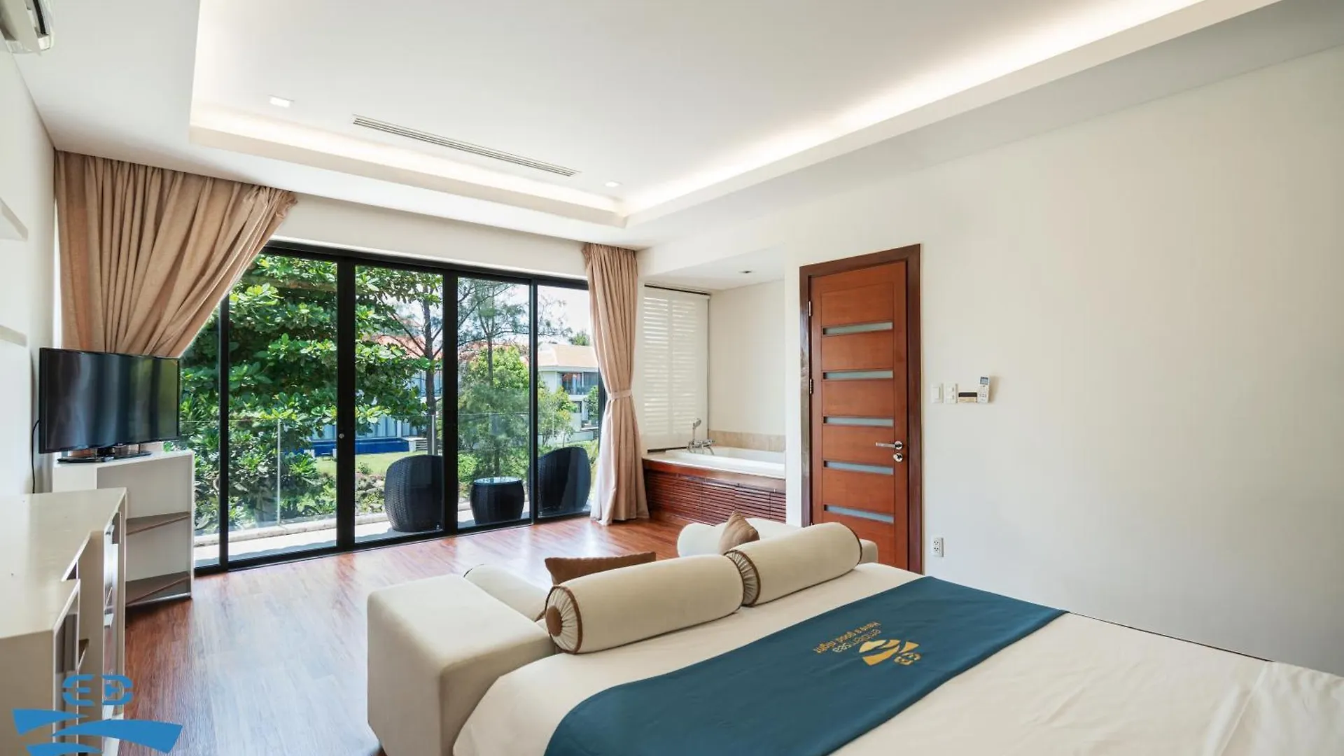 Private Pool 4 Bedroom Villas By Emblemsea Da Nang