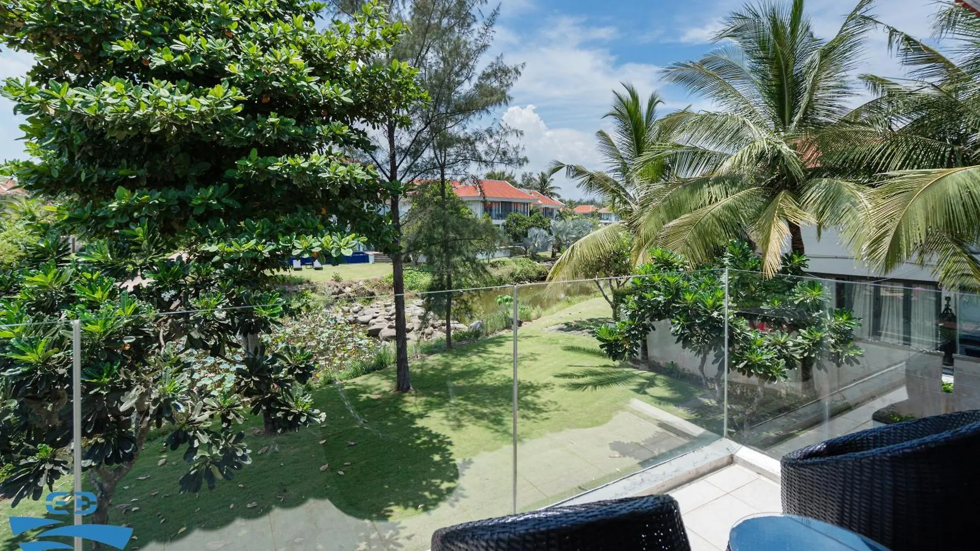 Private Pool 4 Bedroom Villas By Emblemsea Da Nang 0*,